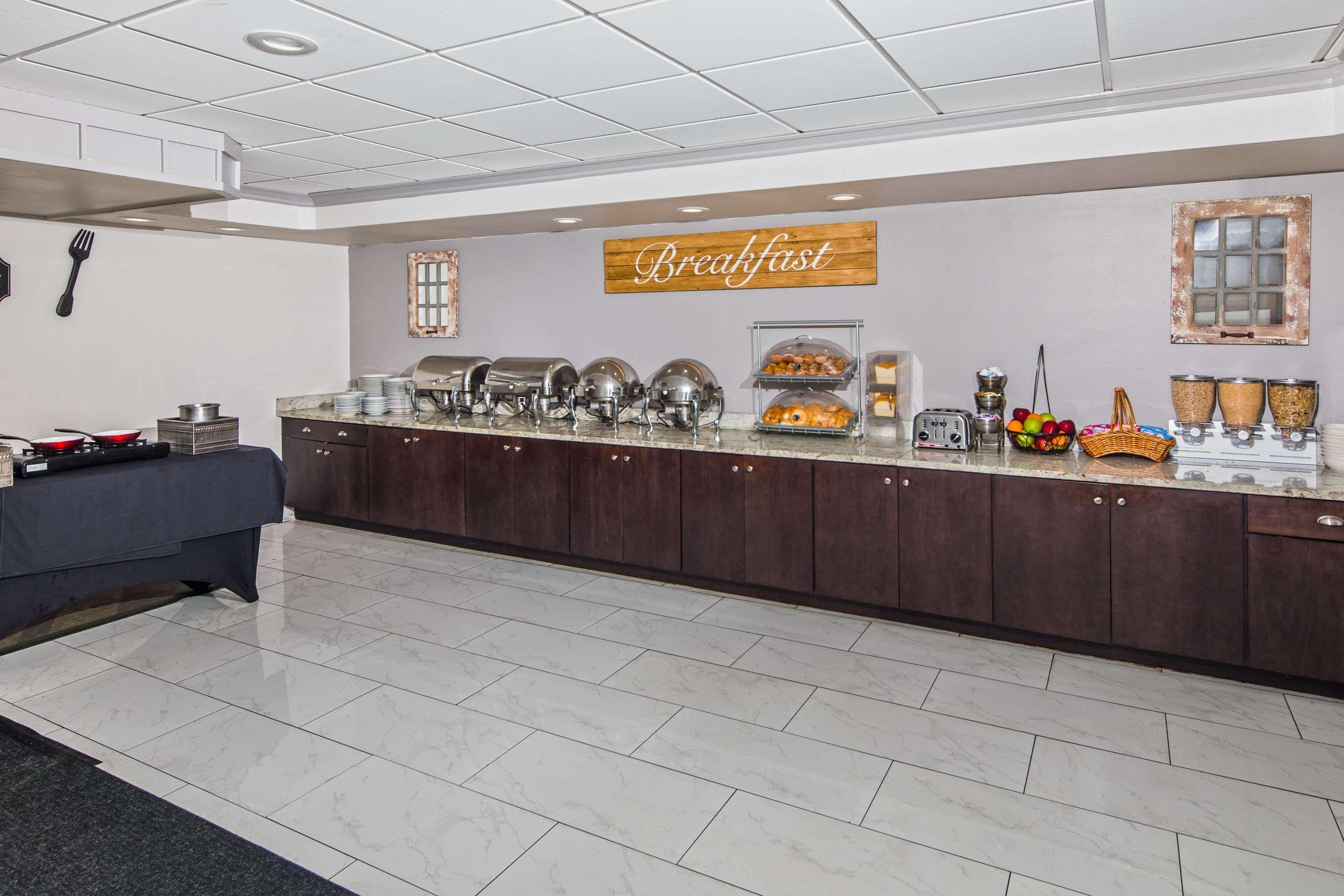 Отель Wyndham Garden New Orleans Airport Метейри Экстерьер фото