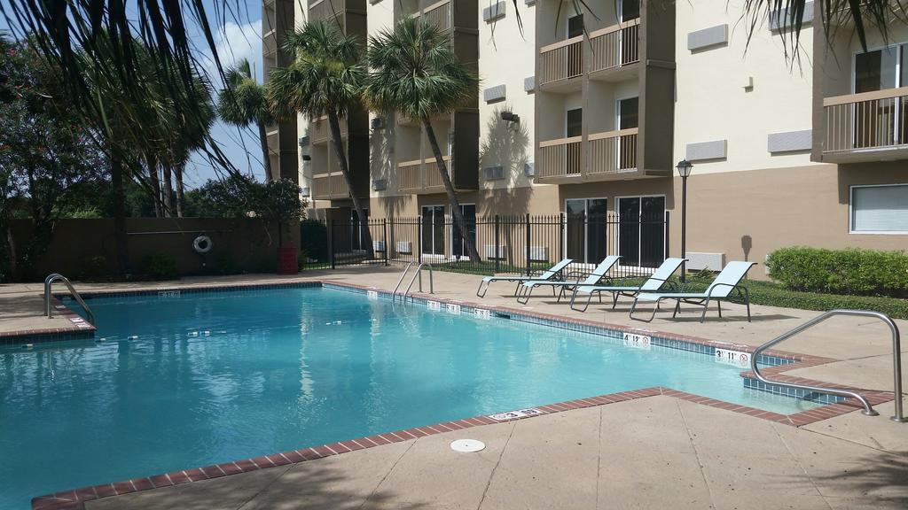 Отель Wyndham Garden New Orleans Airport Метейри Экстерьер фото